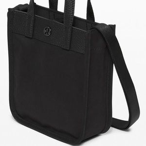 EUC Lululemon now and always tote micro black
